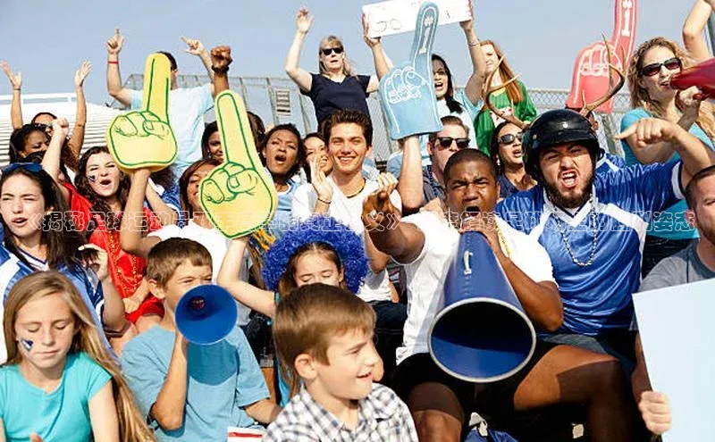 欧陆娱乐app下载安装小度商城《揭秘足球运动员双手高举的真正含义》- 深度解读足球场上的胜利姿态